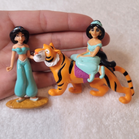 Vintage Disney Alladin, Jasmine, and Rahja small figurines set cake topper size - Picture 4 of 5